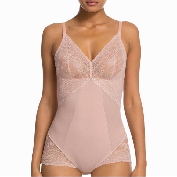 Spanx Spotlight On Lace Bodysuit - Picture 2 of 6